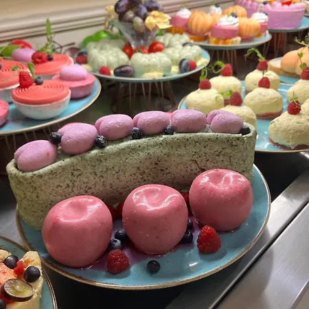 Ξενοδοχείο με διαμερίσματα Rena 4*