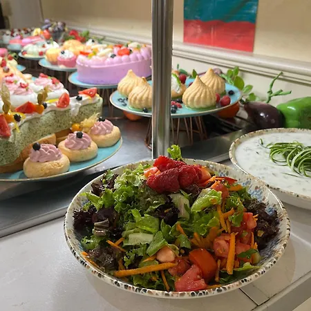 Ξενοδοχείο με διαμερίσματα Rena 4*