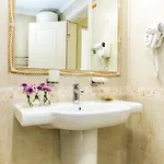 Rena Aparthotel 4*