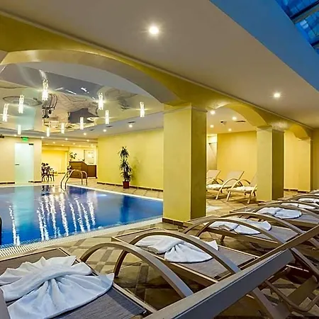 Apartahotel Rena 4*