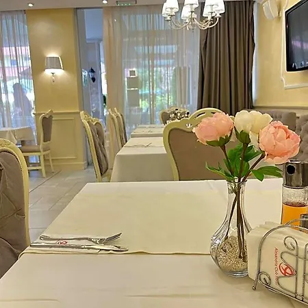 Rena 公寓式酒店 阳光海滩