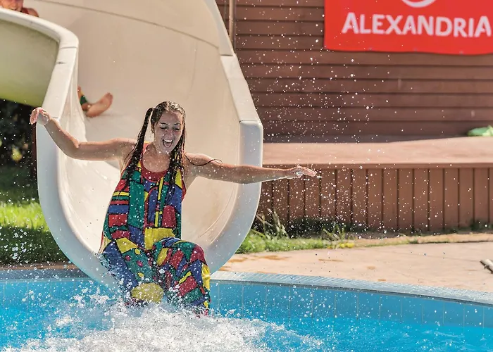 מלון דירות Rena 4*