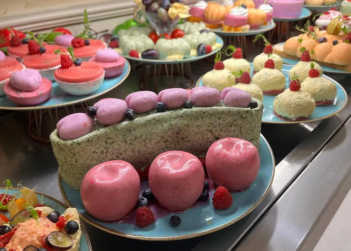 מלון דירות Rena 4*