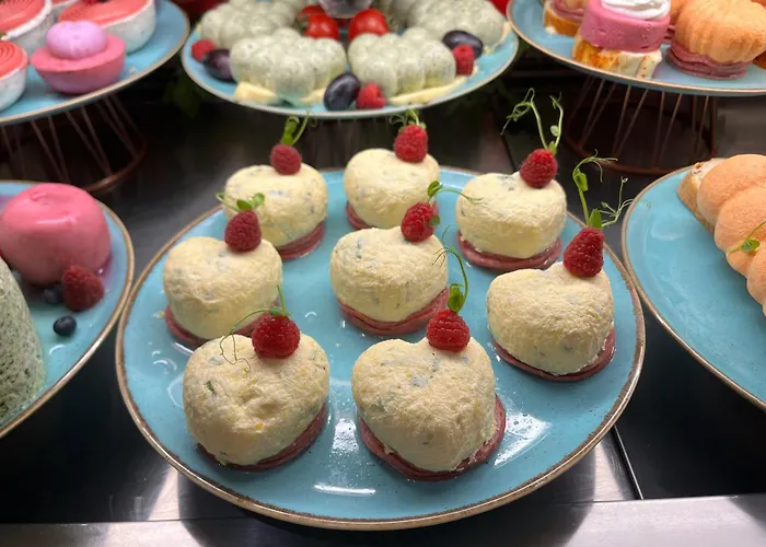 מלון דירות Rena 4*